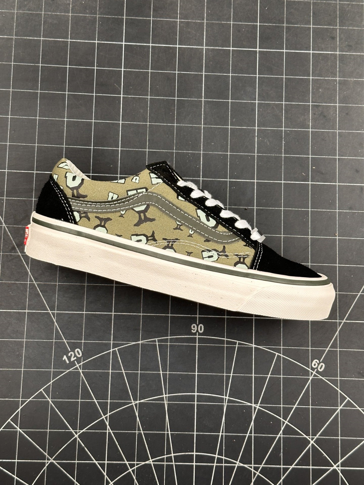 OldSkool x Undefeated vance